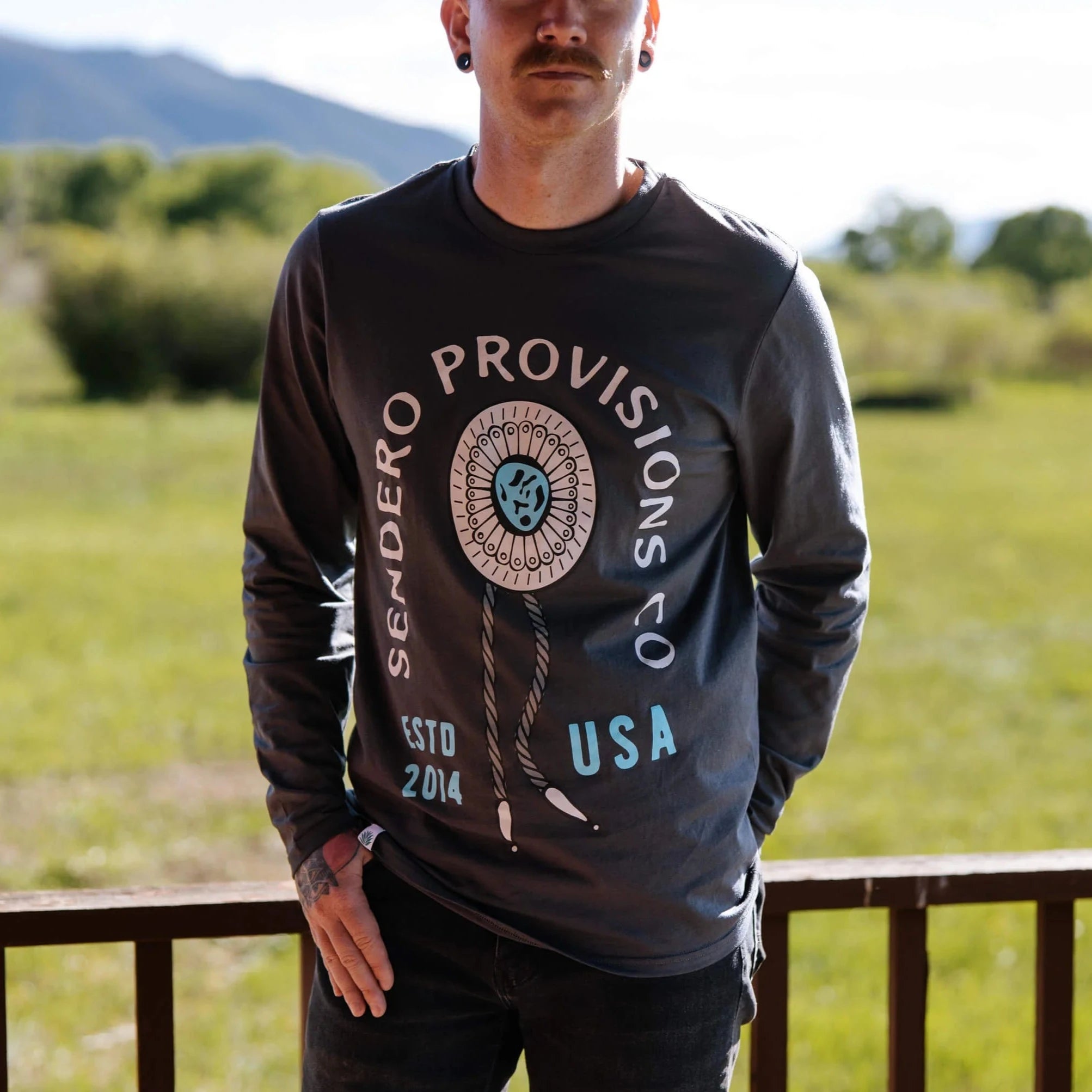 Sendero Provisions Co. Men's El Bolo Graphic Long Sleeve T-Shirt in Black